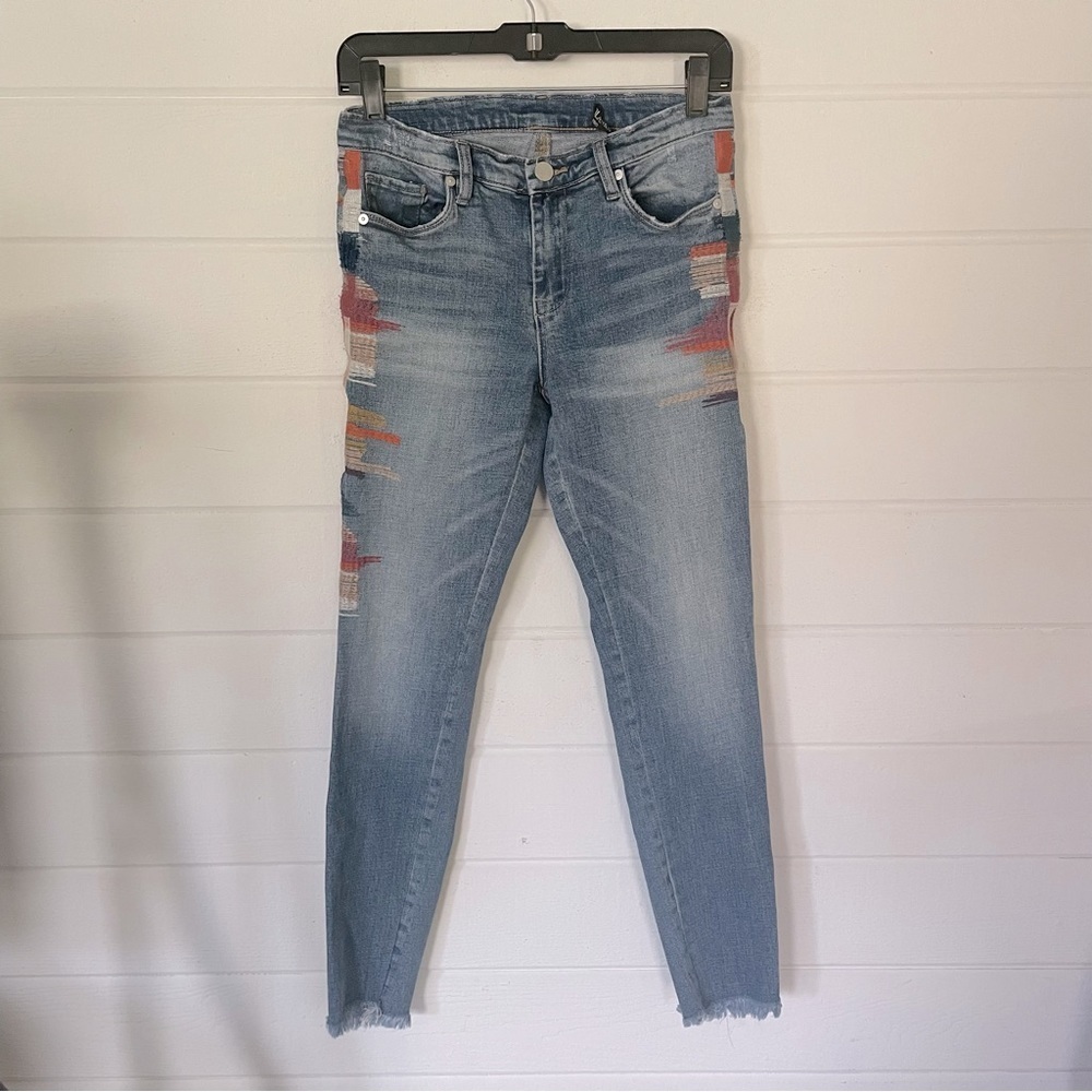 Blank NYC Aztec Embroidered Raw Hem Jeans
Womens Size 26 Muti Color Denim